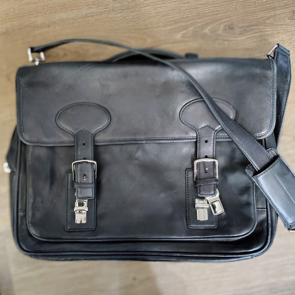 ⭐️SOLD⭐️Leather Coach Messenger Bag